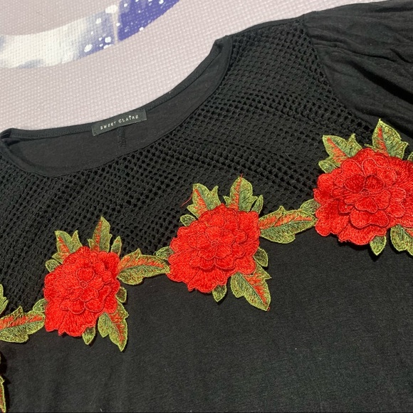 Embroidered flower mesh accented bell sleeve tee - Picture 4 of 4